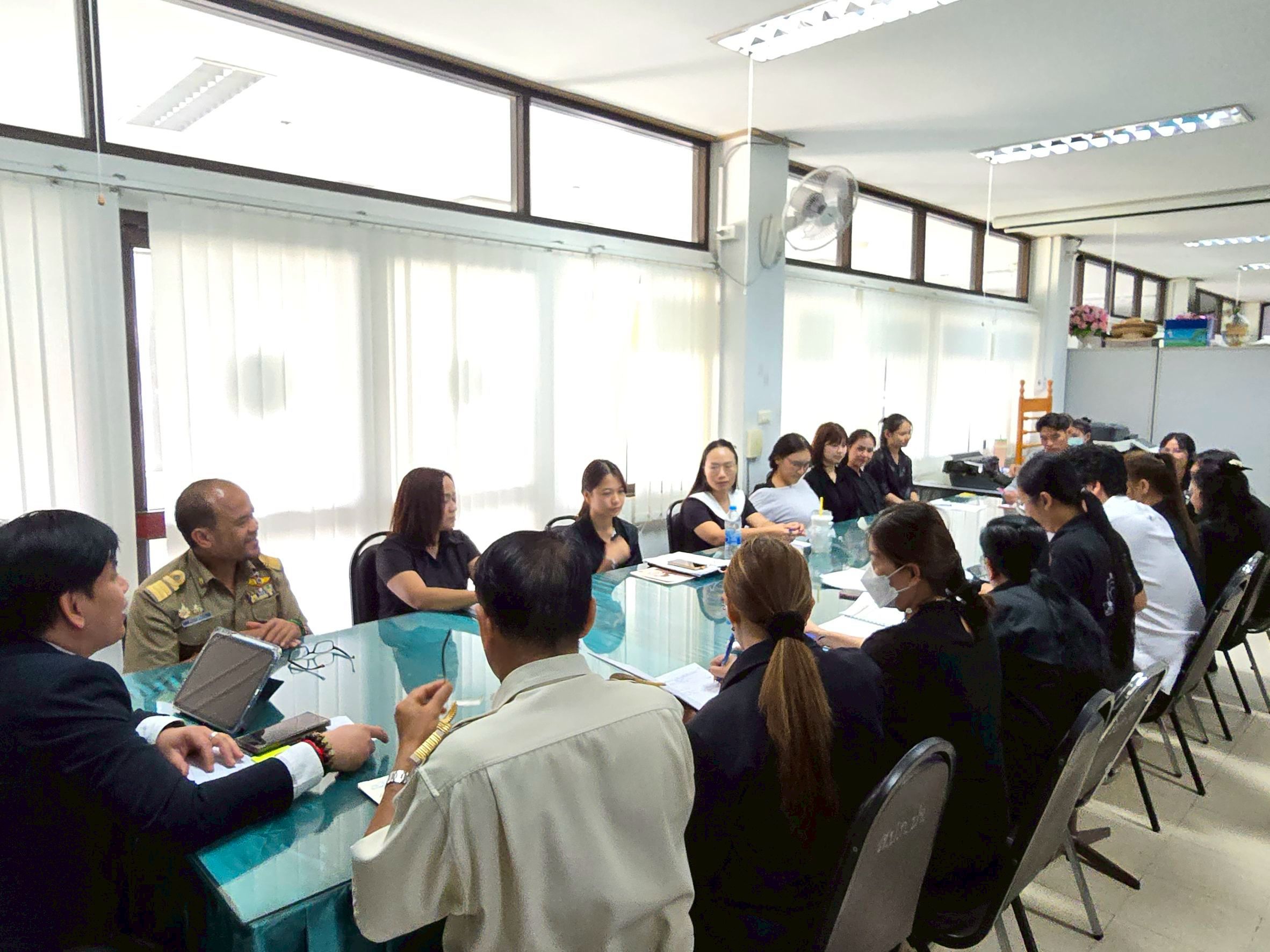 title - วันที่ 19 มกราคม 2568 เวลา 13.00 น. นายวิทูล ประดิษฐบุญ ปฏิรูปที่ดินจังหวัดปราจีนบุรี พร้อมด้วยเจ้าหน้าที่  ทุกกลุ่ม/ฝ่าย  เข้าร่วมประชุมสำนักงาน ประจำเดือนมกราคม และมอบนโยบาย  ขับเคลื่อนงานตามนโยบายประจําปีงบประมาณ 2569 พร้อมทั้ง ต้อนรับสมาชิกใหม่ 